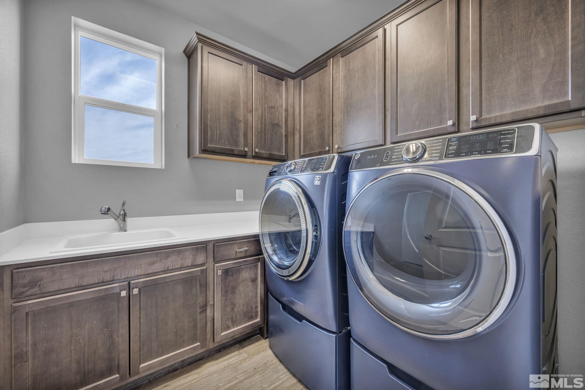 Sparks, Nevada 89436, United States, 3 Bedrooms Bedrooms, ,3 BathroomsBathrooms,Residential,Pending,33924