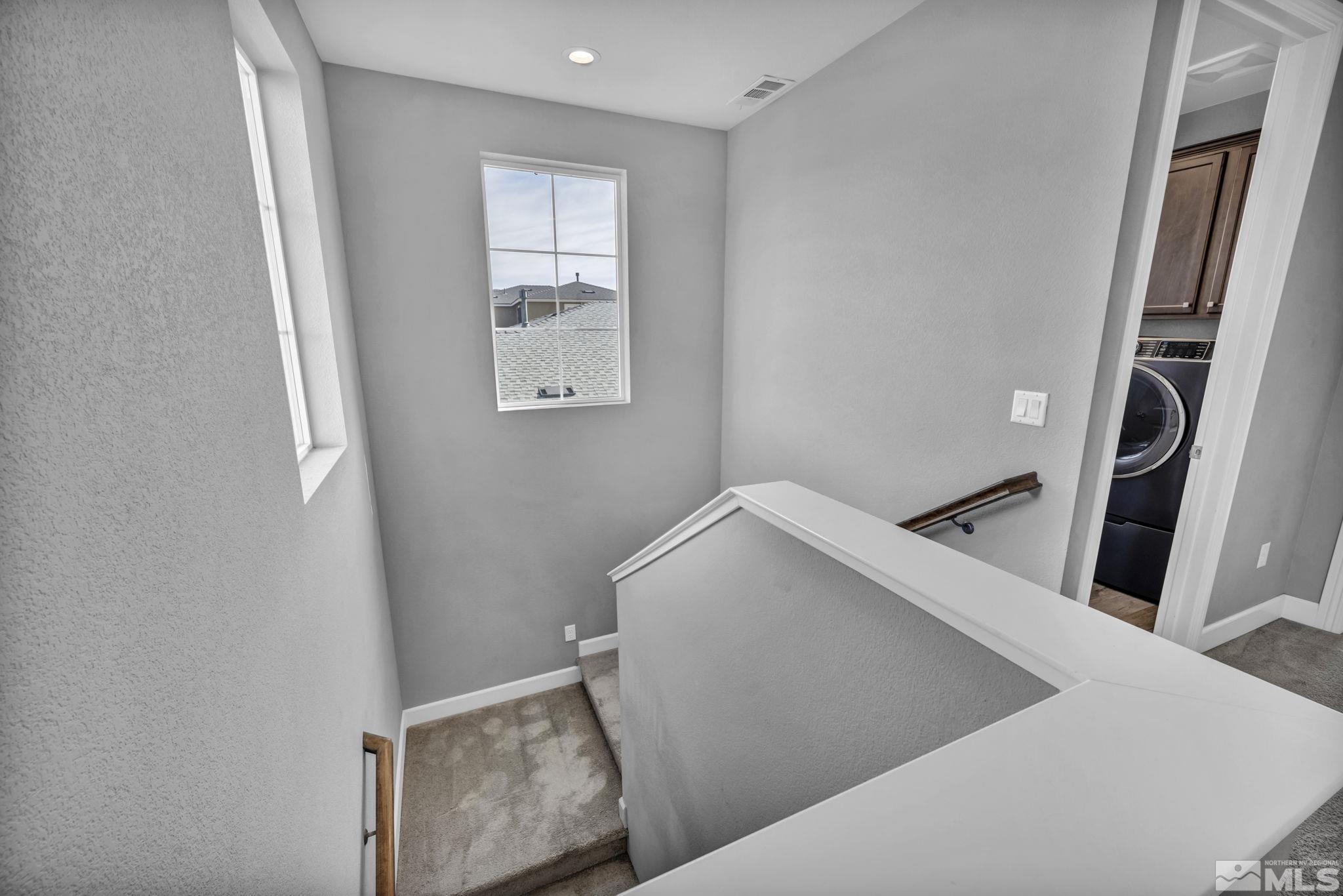 Sparks, Nevada 89436, United States, 3 Bedrooms Bedrooms, ,3 BathroomsBathrooms,Residential,Pending,33924