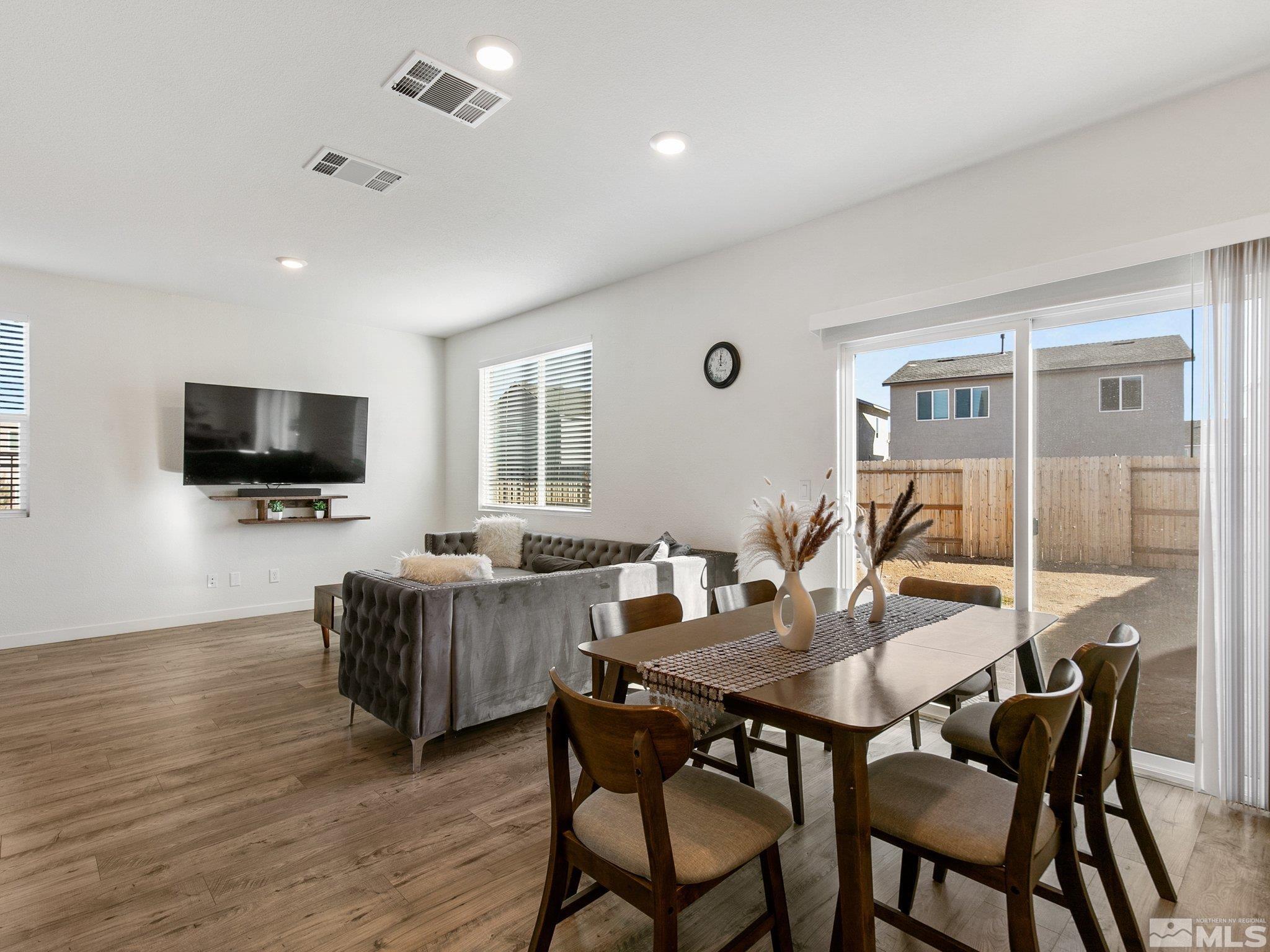 Reno, Nevada 89506, United States, 4 Bedrooms Bedrooms, ,3 BathroomsBathrooms,Residential,Active,93447