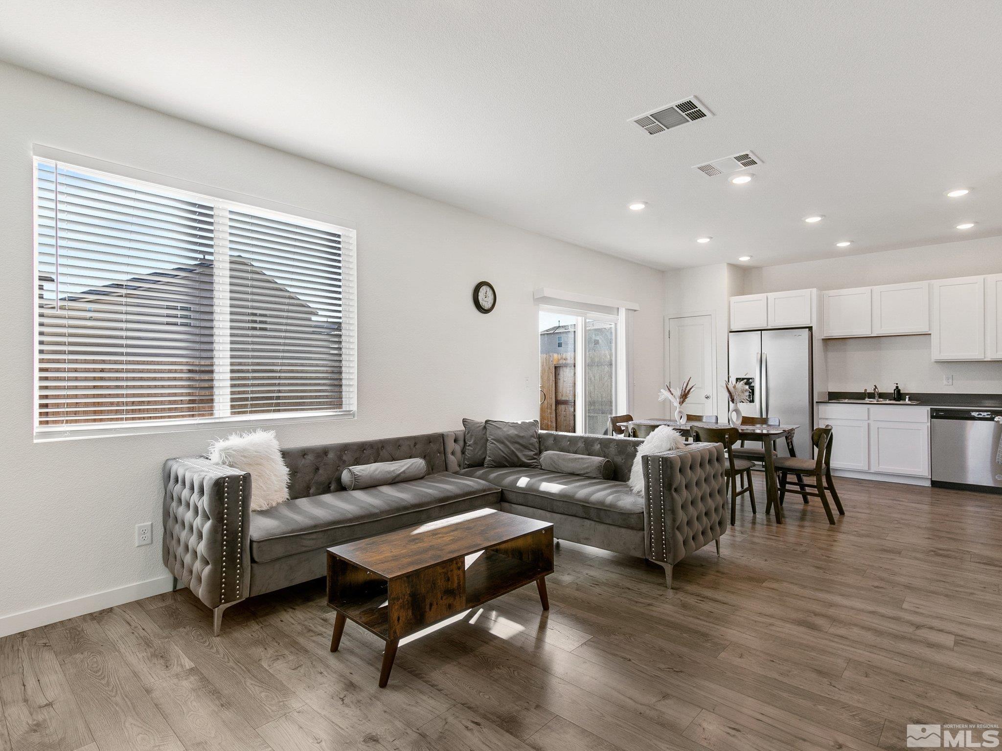 Reno, Nevada 89506, United States, 4 Bedrooms Bedrooms, ,3 BathroomsBathrooms,Residential,Active,93447