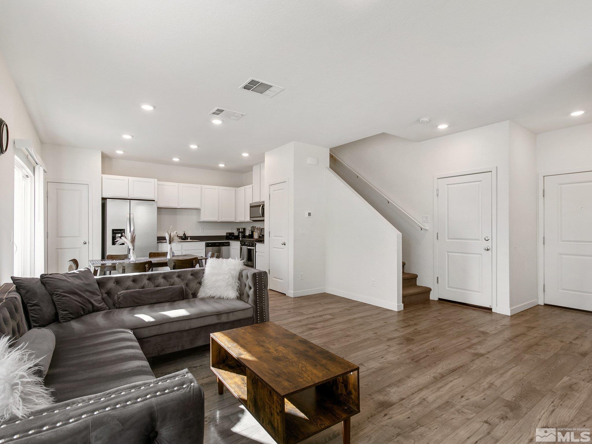 Reno, Nevada 89506, United States, 4 Bedrooms Bedrooms, ,3 BathroomsBathrooms,Residential,Active,93447