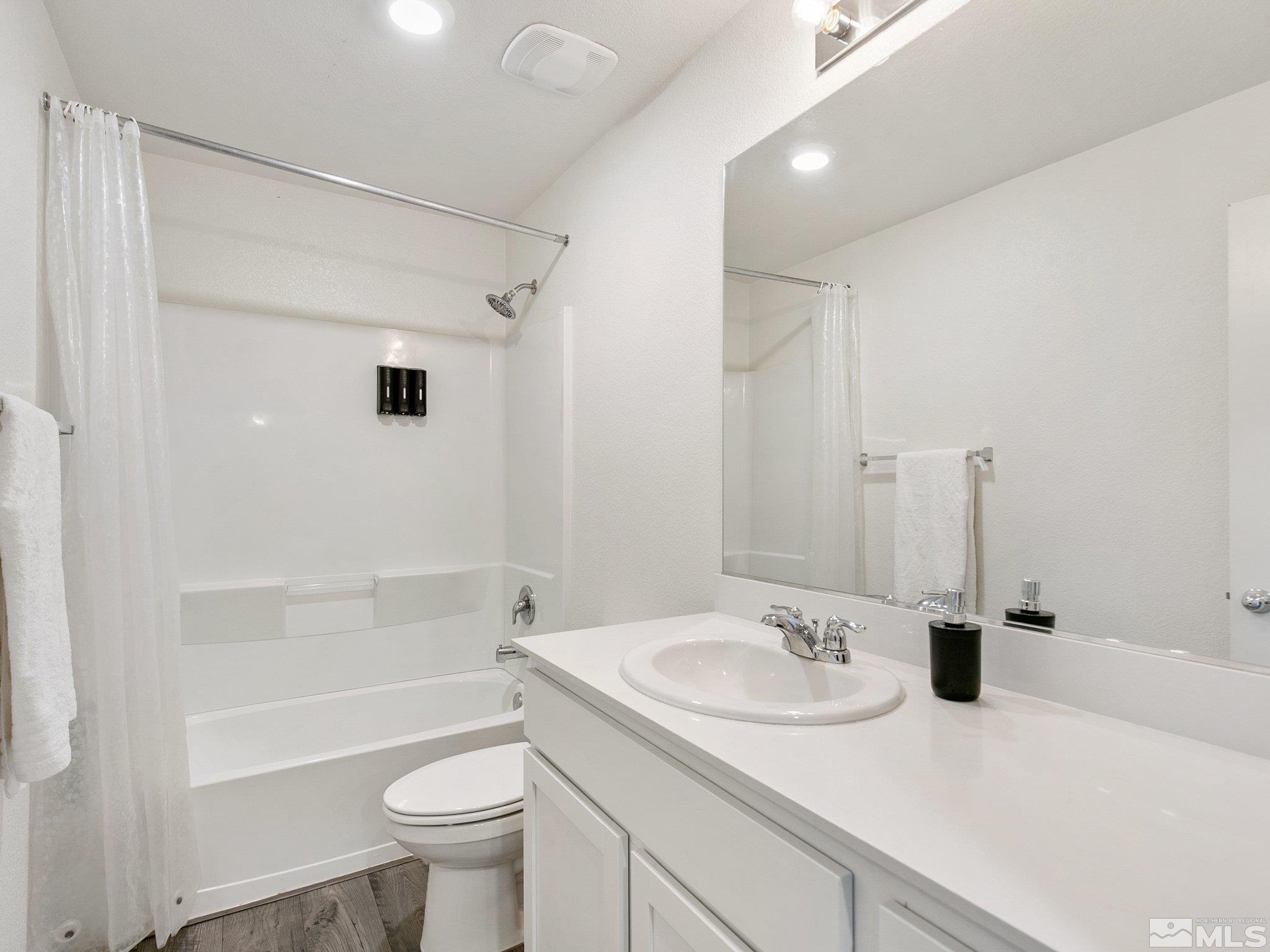 Reno, Nevada 89506, United States, 4 Bedrooms Bedrooms, ,3 BathroomsBathrooms,Residential,Active,93447