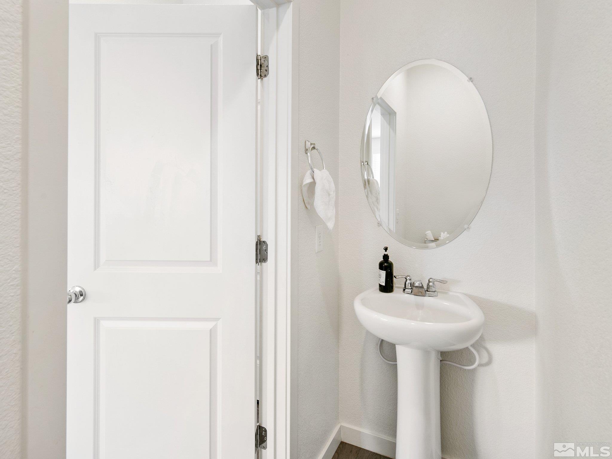 Reno, Nevada 89506, United States, 4 Bedrooms Bedrooms, ,3 BathroomsBathrooms,Residential,Active,93447