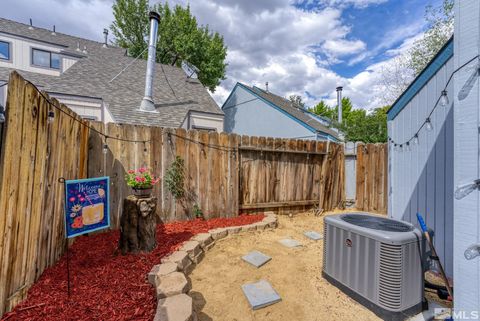 Condominium in Sparks NV 2562 Garfield Dr 21.jpg