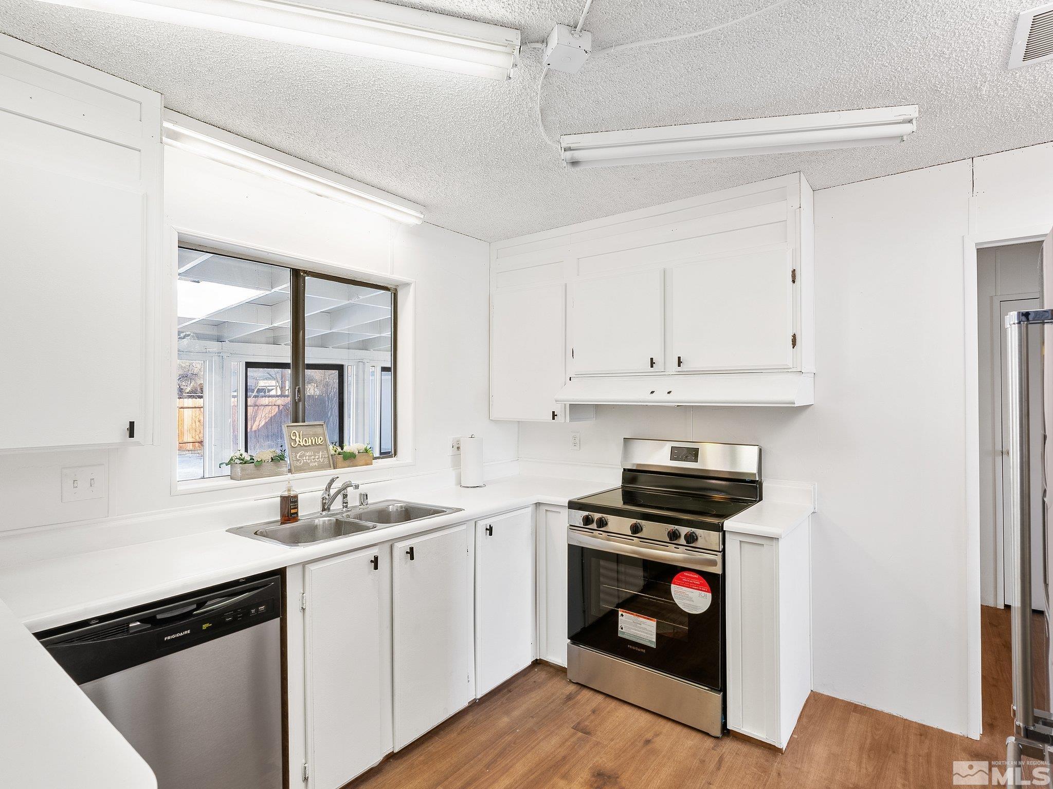 Reno, Nevada 89508, United States, 3 Bedrooms Bedrooms, ,2 BathroomsBathrooms,Residential,Active,25449