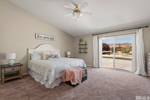 Single Family Residence in Sparks NV 2331 Soar Dr 15.jpg