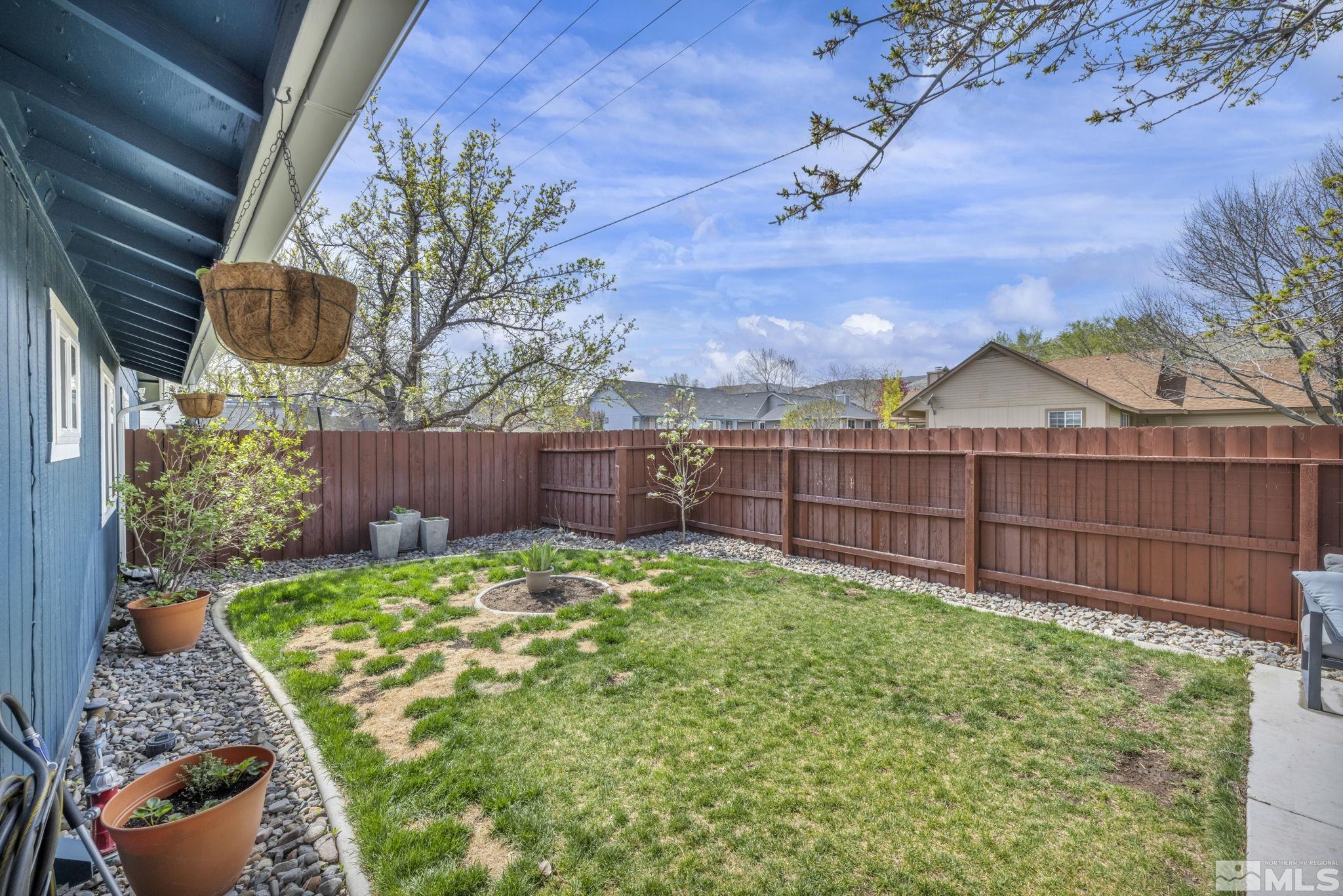 Carson City, Nevada 89701, United States, 2 Bedrooms Bedrooms, ,2 BathroomsBathrooms,Residential,Pending,112090