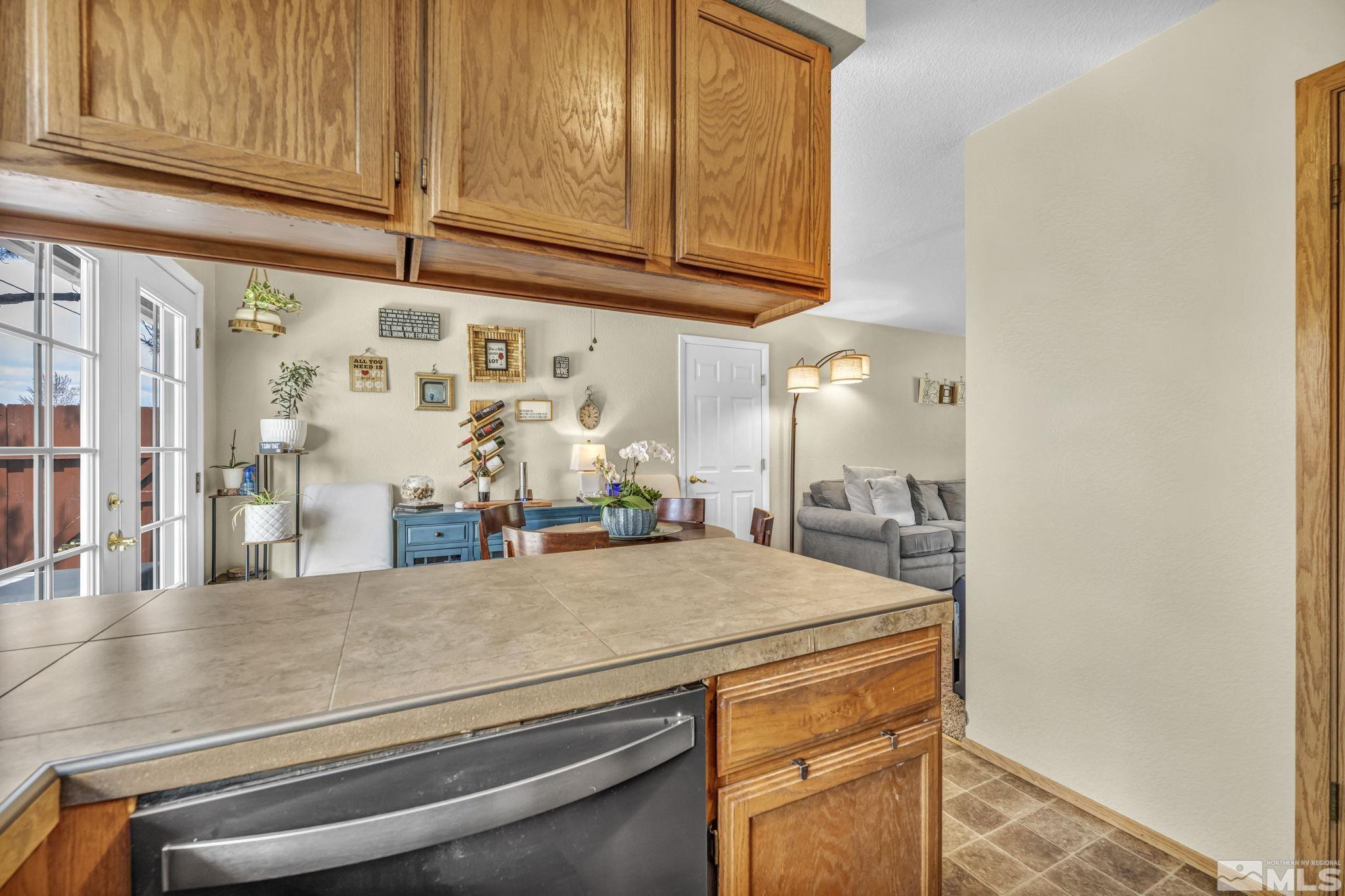 Carson City, Nevada 89701, United States, 2 Bedrooms Bedrooms, ,2 BathroomsBathrooms,Residential,Pending,112090