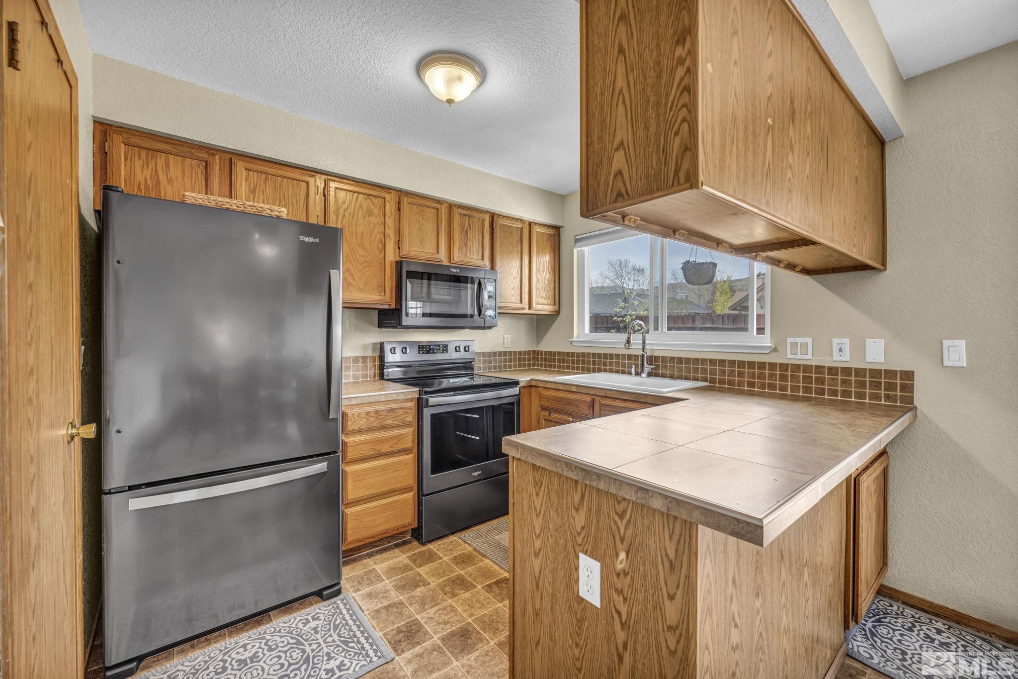 Carson City, Nevada 89701, United States, 2 Bedrooms Bedrooms, ,2 BathroomsBathrooms,Residential,Pending,112090