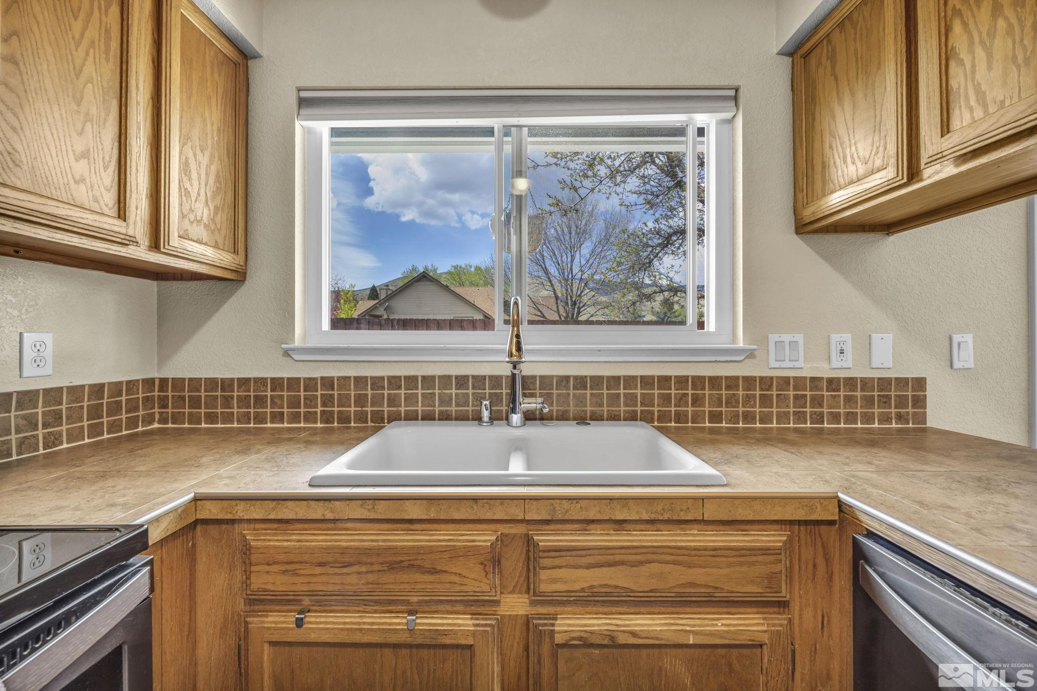 Carson City, Nevada 89701, United States, 2 Bedrooms Bedrooms, ,2 BathroomsBathrooms,Residential,Pending,112090