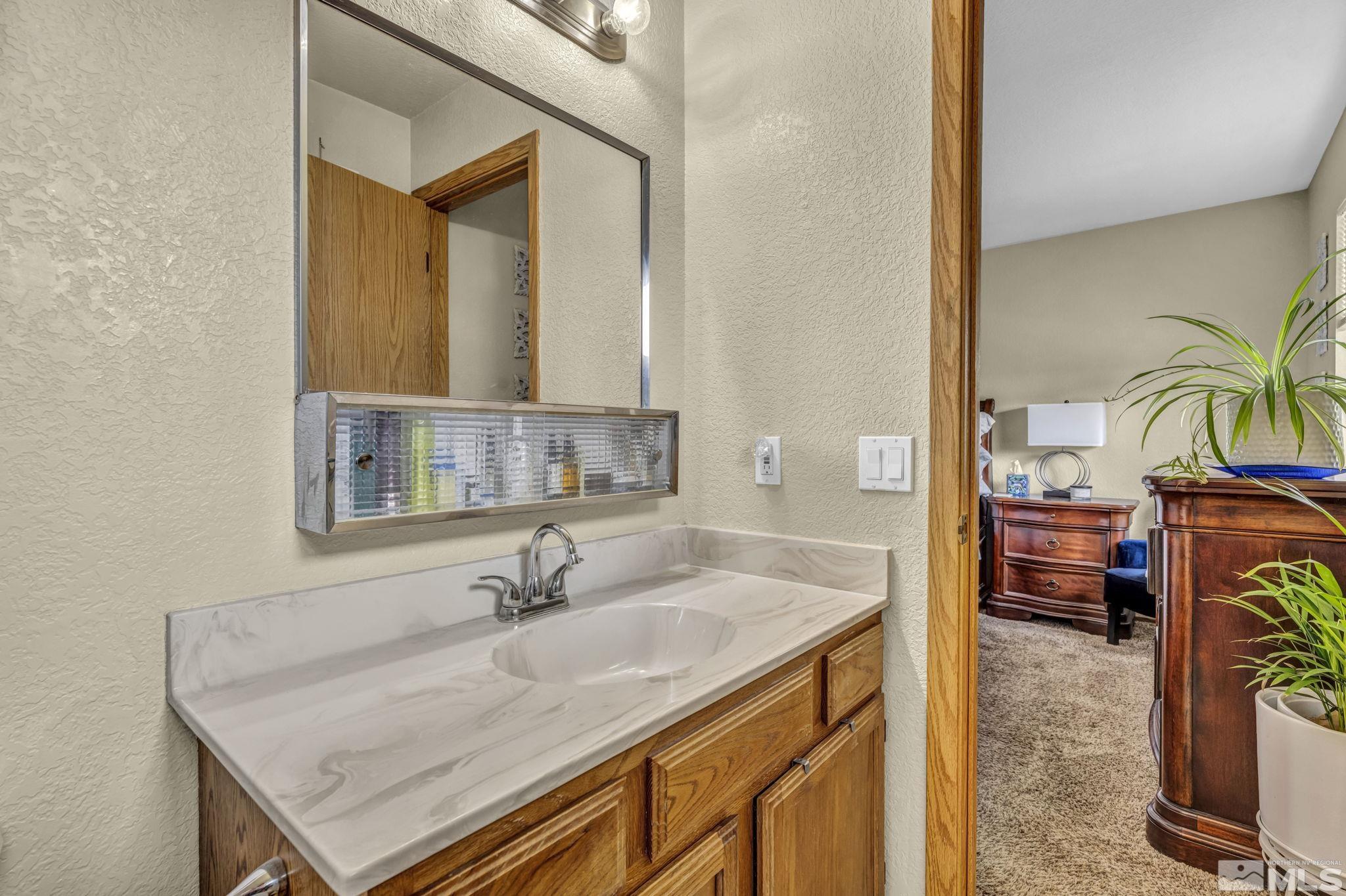 Carson City, Nevada 89701, United States, 2 Bedrooms Bedrooms, ,2 BathroomsBathrooms,Residential,Pending,112090