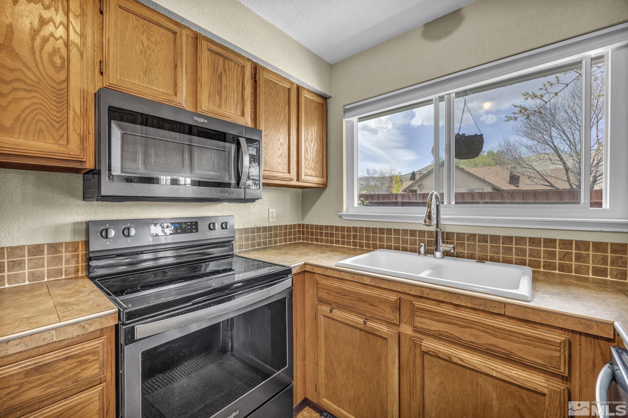 Carson City, Nevada 89701, United States, 2 Bedrooms Bedrooms, ,2 BathroomsBathrooms,Residential,Pending,112090