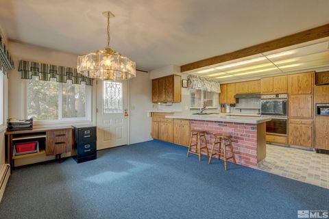 Single Family Residence in Reno NV 2055 Blue Heron Cir 20.jpg