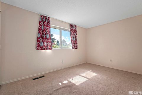 Single Family Residence in Reno NV 2370 Seneca Dr 16.jpg