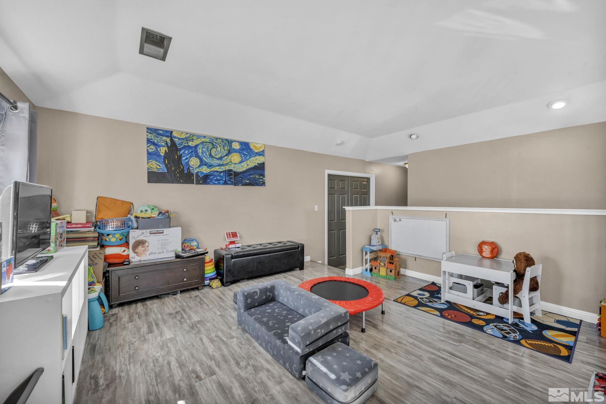 Sparks, Nevada 89436, United States, 4 Bedrooms Bedrooms, ,3 BathroomsBathrooms,Residential,Pending,47622