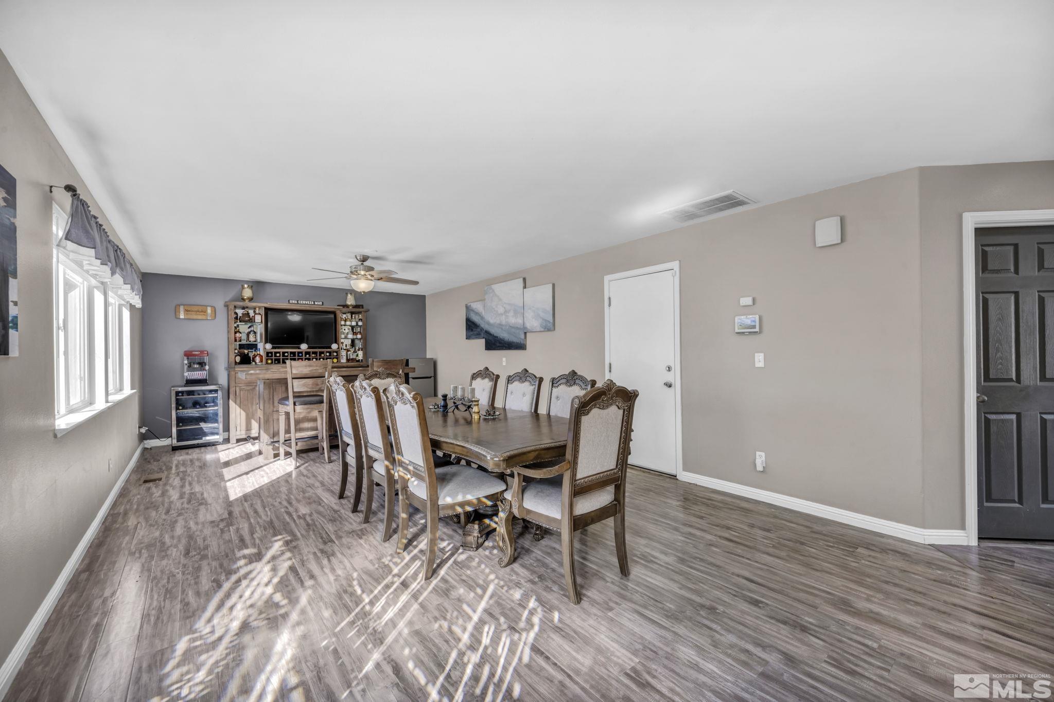 Sparks, Nevada 89436, United States, 4 Bedrooms Bedrooms, ,3 BathroomsBathrooms,Residential,Pending,47622