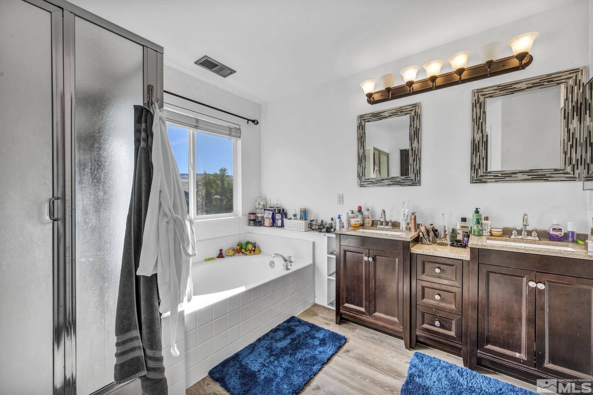 Sparks, Nevada 89436, United States, 4 Bedrooms Bedrooms, ,3 BathroomsBathrooms,Residential,Pending,47622