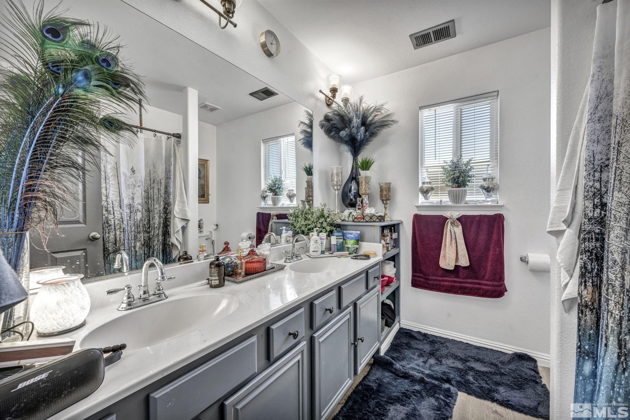 Sparks, Nevada 89436, United States, 4 Bedrooms Bedrooms, ,3 BathroomsBathrooms,Residential,Pending,47622