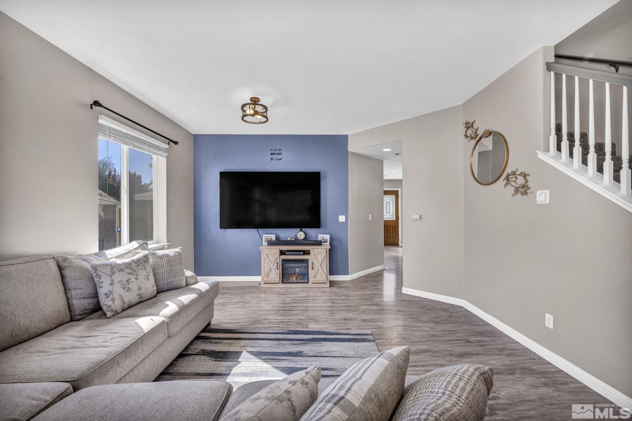 Sparks, Nevada 89436, United States, 4 Bedrooms Bedrooms, ,3 BathroomsBathrooms,Residential,Pending,47622