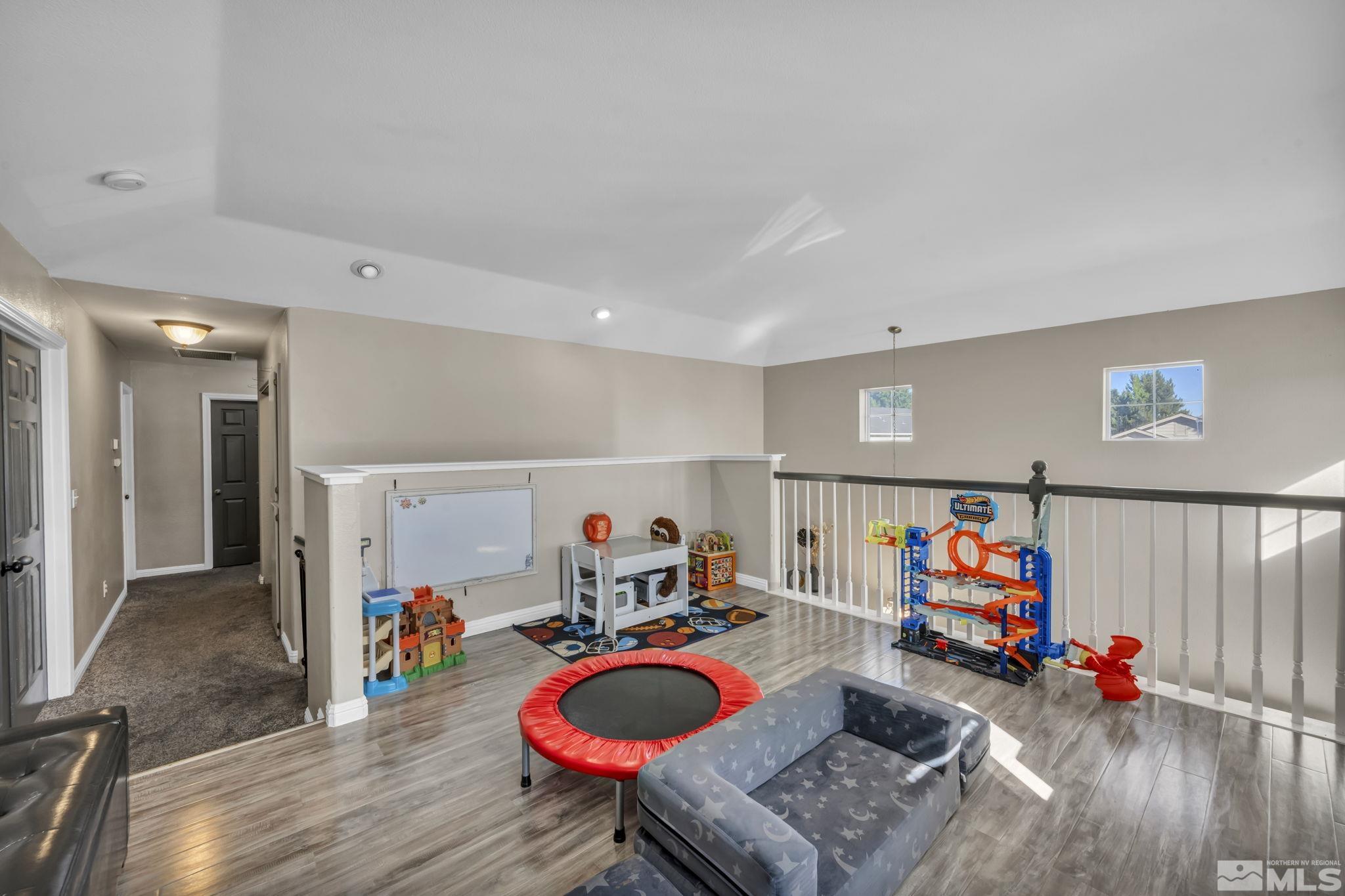 Sparks, Nevada 89436, United States, 4 Bedrooms Bedrooms, ,3 BathroomsBathrooms,Residential,Pending,47622