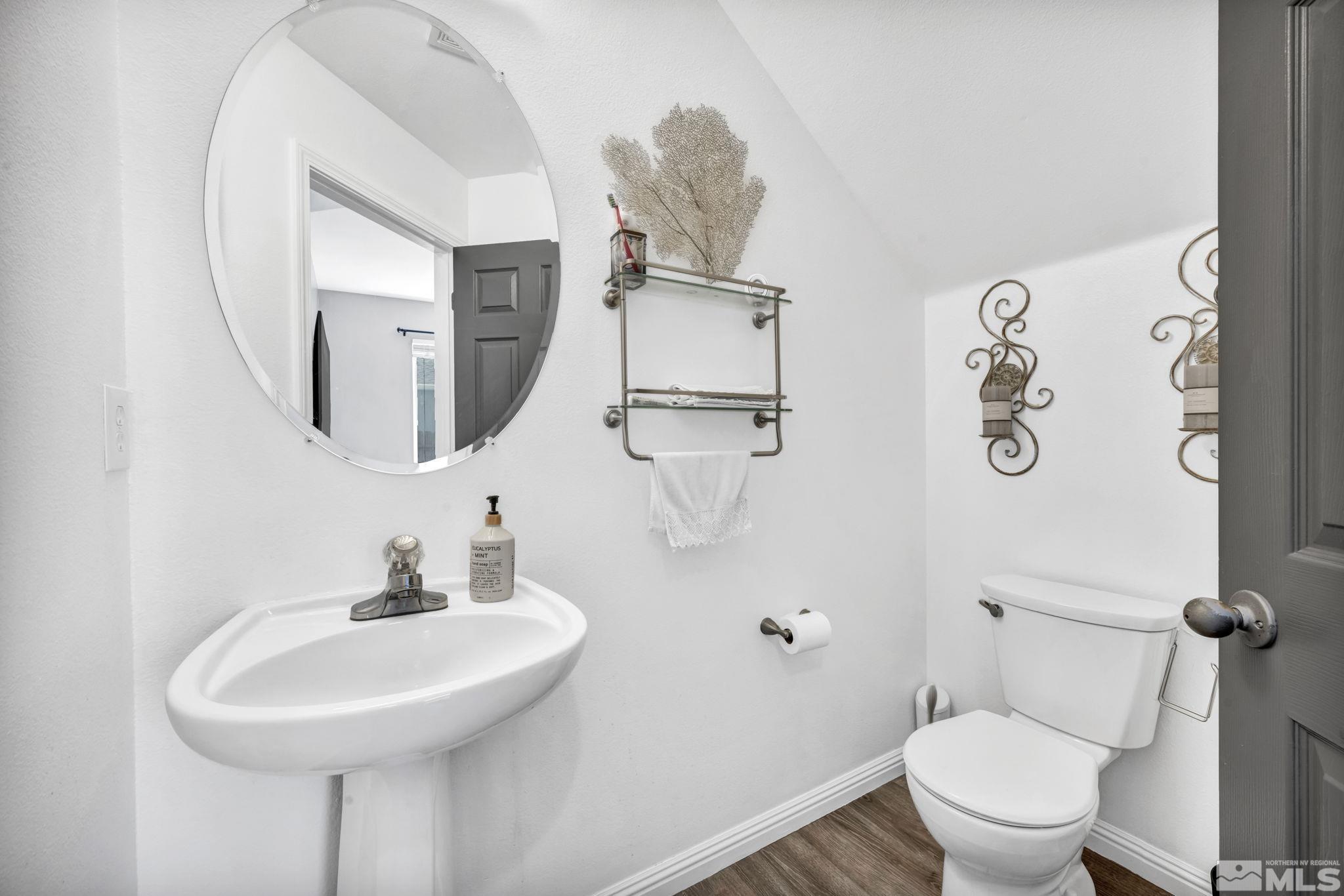 Sparks, Nevada 89436, United States, 4 Bedrooms Bedrooms, ,3 BathroomsBathrooms,Residential,Pending,47622