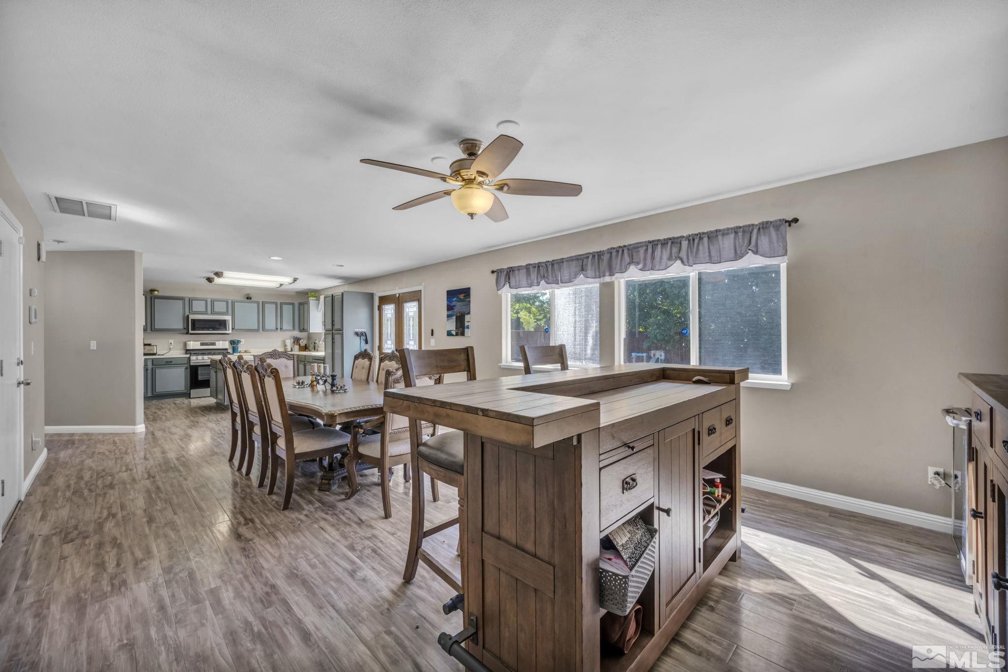 Sparks, Nevada 89436, United States, 4 Bedrooms Bedrooms, ,3 BathroomsBathrooms,Residential,Pending,47622