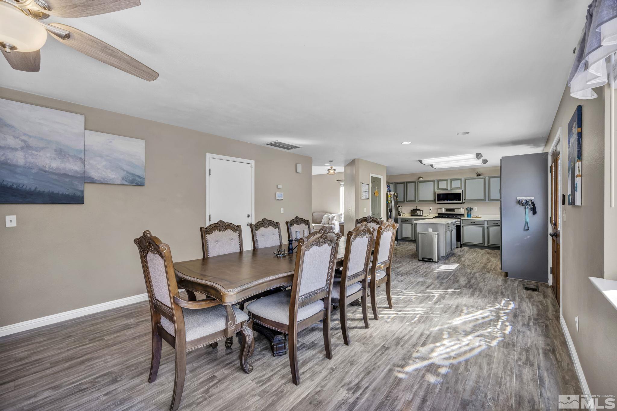 Sparks, Nevada 89436, United States, 4 Bedrooms Bedrooms, ,3 BathroomsBathrooms,Residential,Pending,47622