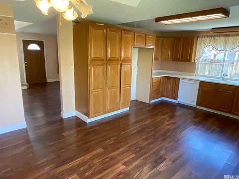 Single Family Residence in Sparks NV 854 Glen Molly Dr 4.jpg