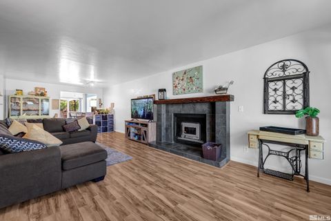 Single Family Residence in Sparks NV 926 Horizon Ct 2.jpg