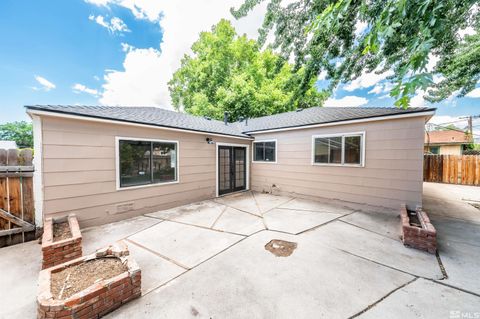 Single Family Residence in Sparks NV 14 M St 30.jpg