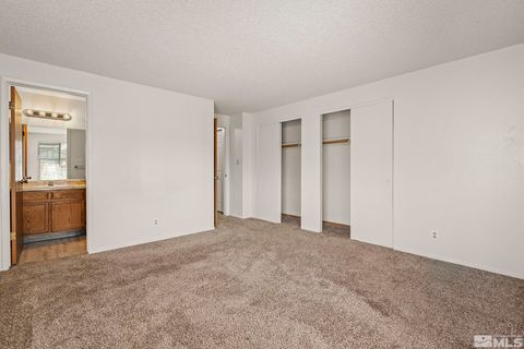 Single Family Residence in Sparks NV 2537 Wabash Cir 12.jpg