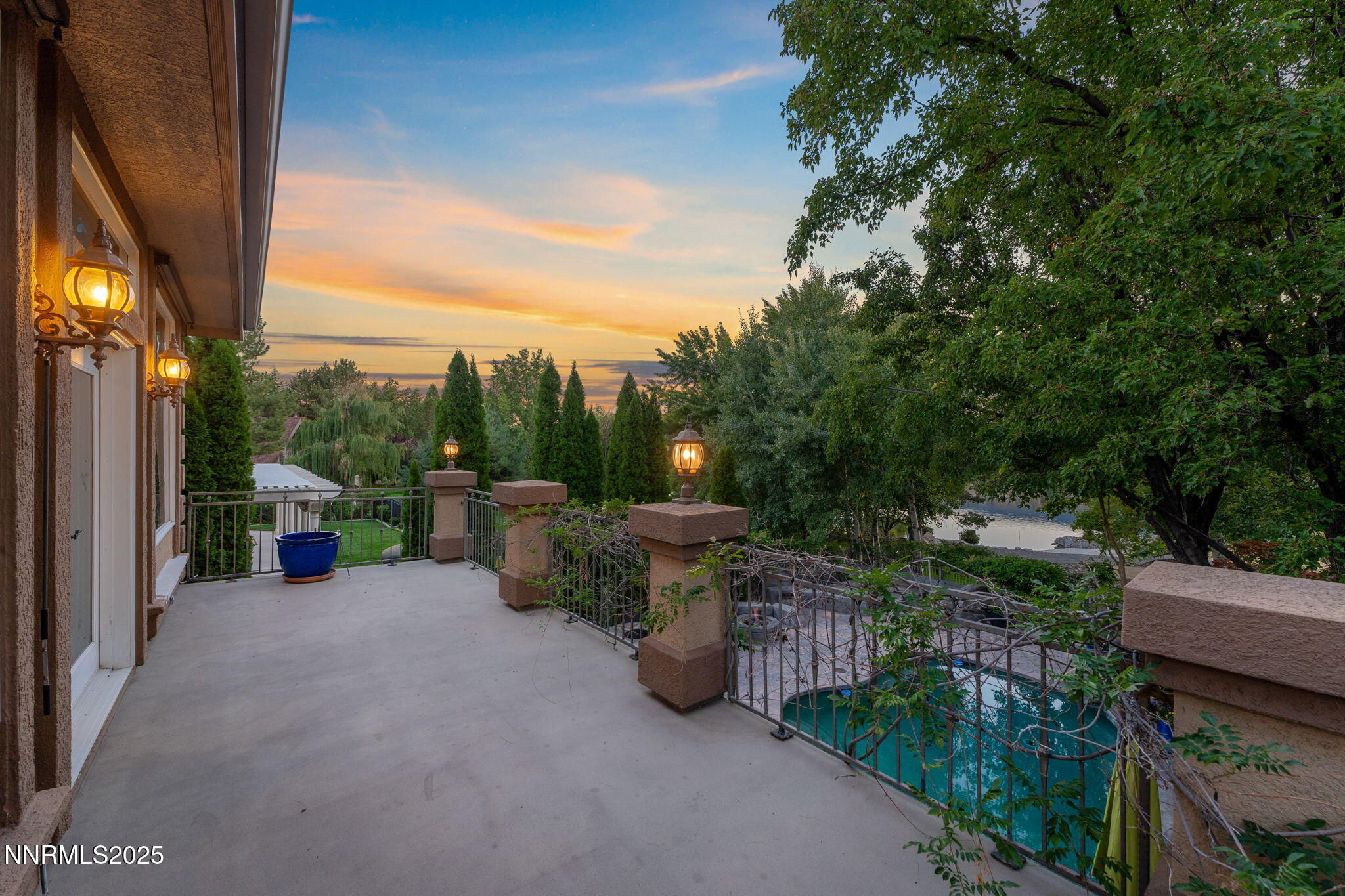 57-web-or-mls-126-print-DS103184