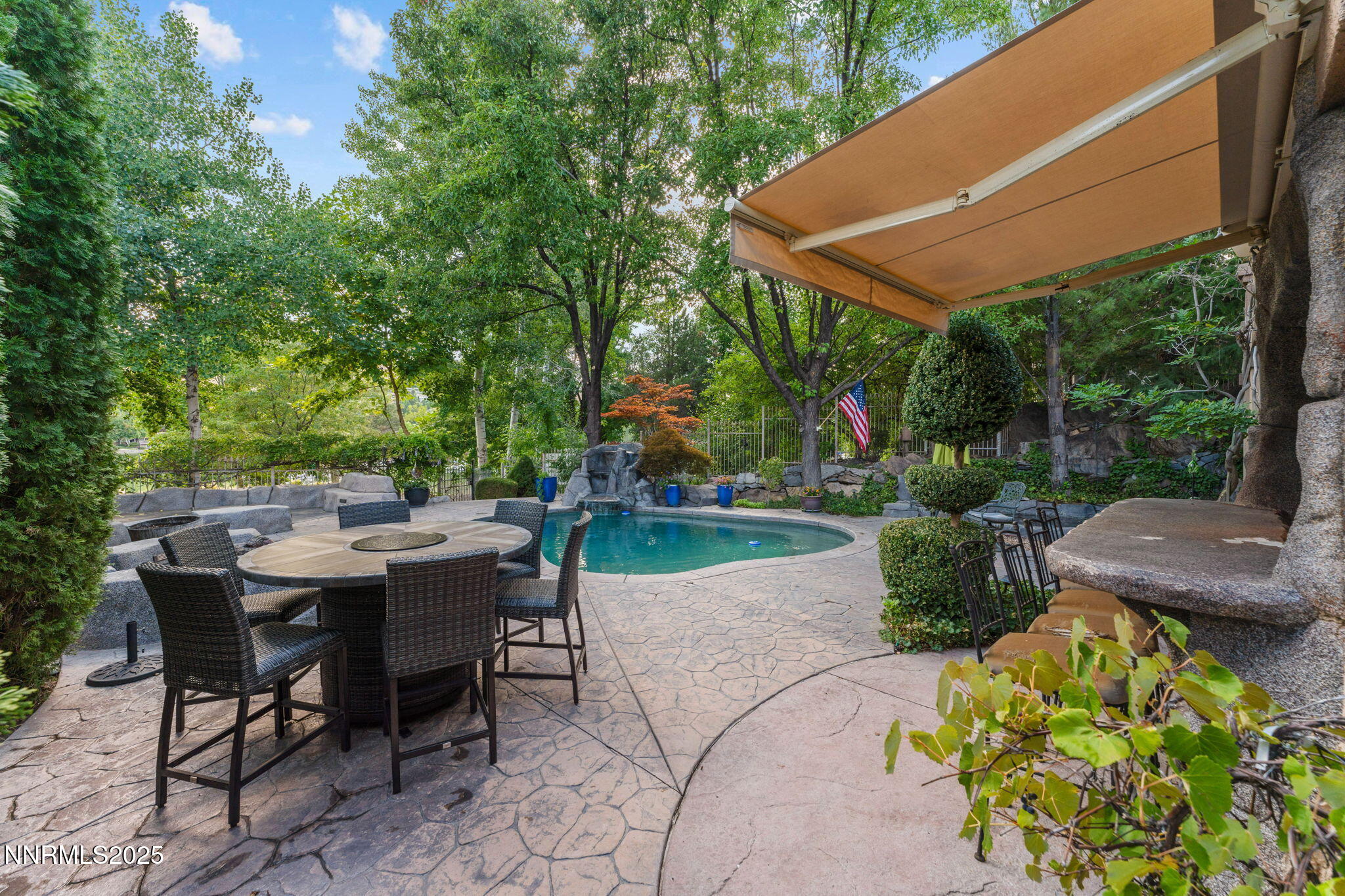 46-web-or-mls-46-print-DS200335