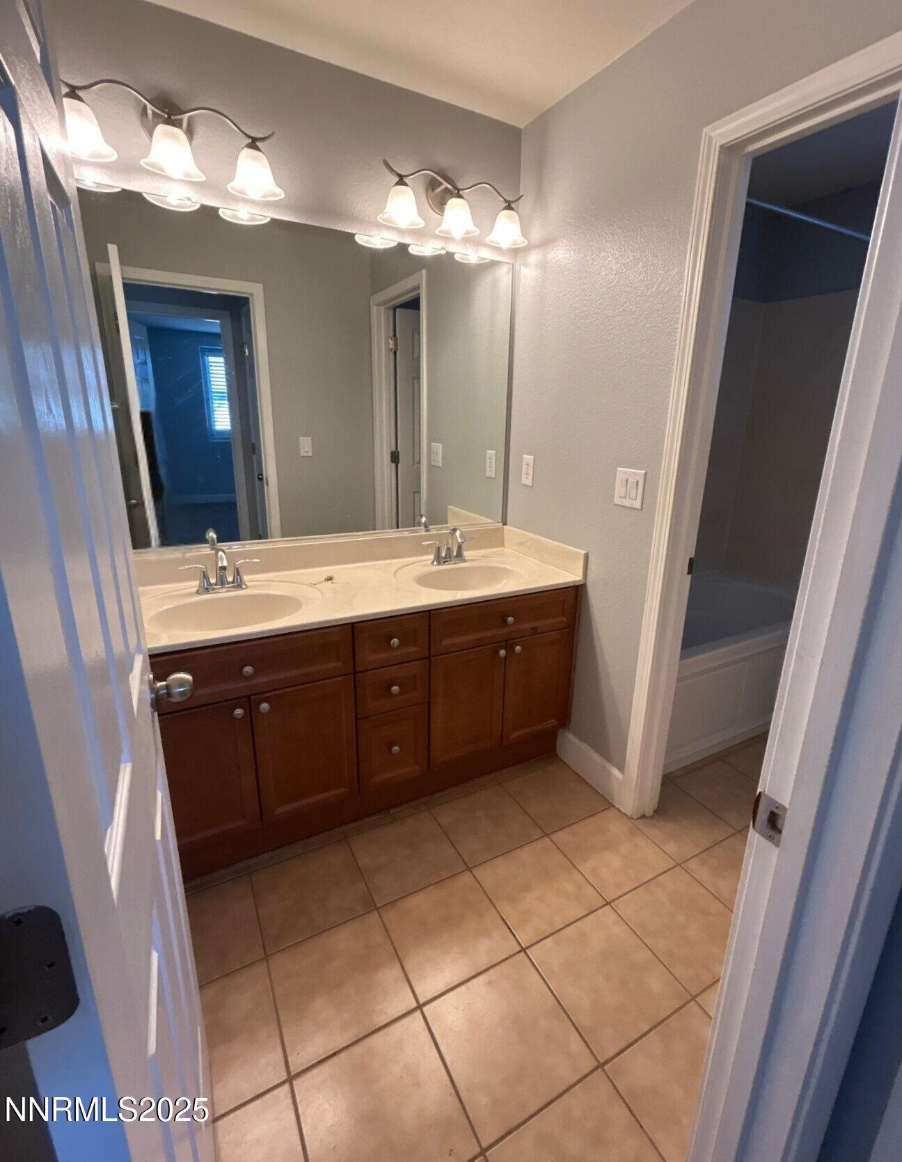 4df4e7a4-ede5-4043-96c5-5b7b8742a78b