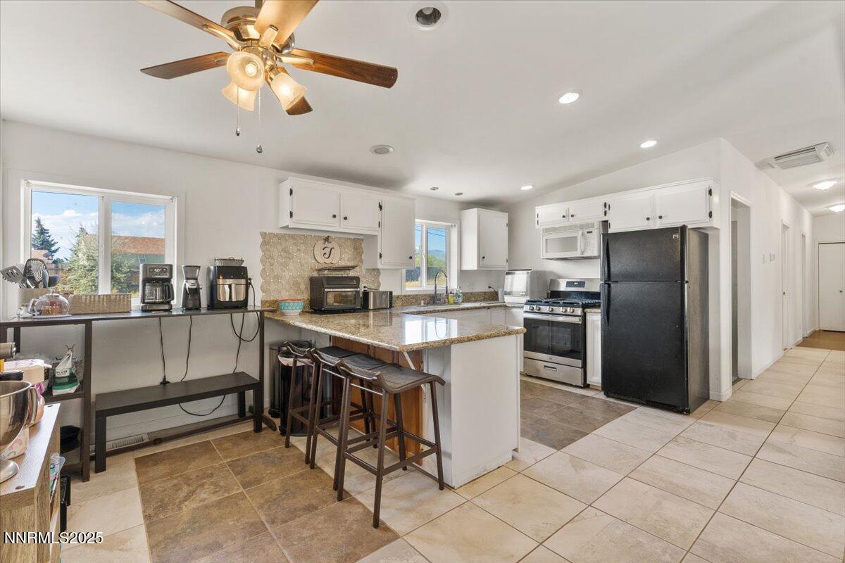 16-17570 Thrush Lane Reno NV 89508 (15 o