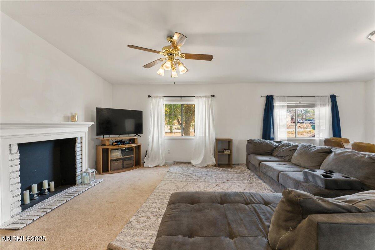 11-17570 Thrush Lane Reno NV 89508 (10 o