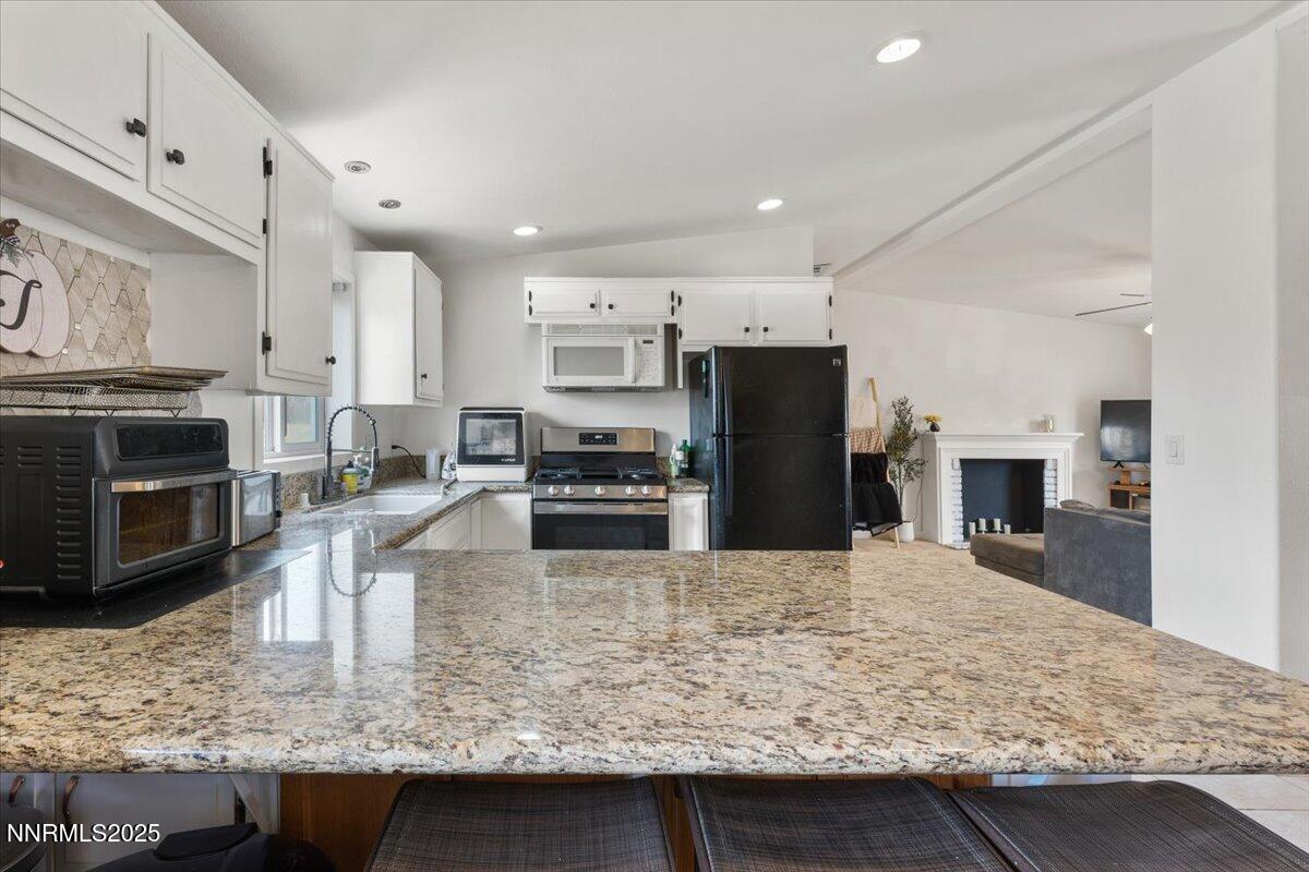 17-17570 Thrush Lane Reno NV 89508 (16 o