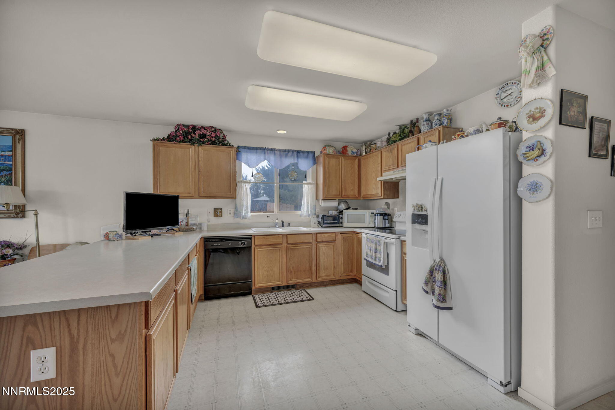 24-web-or-mls-2900-crown-canyon-ct