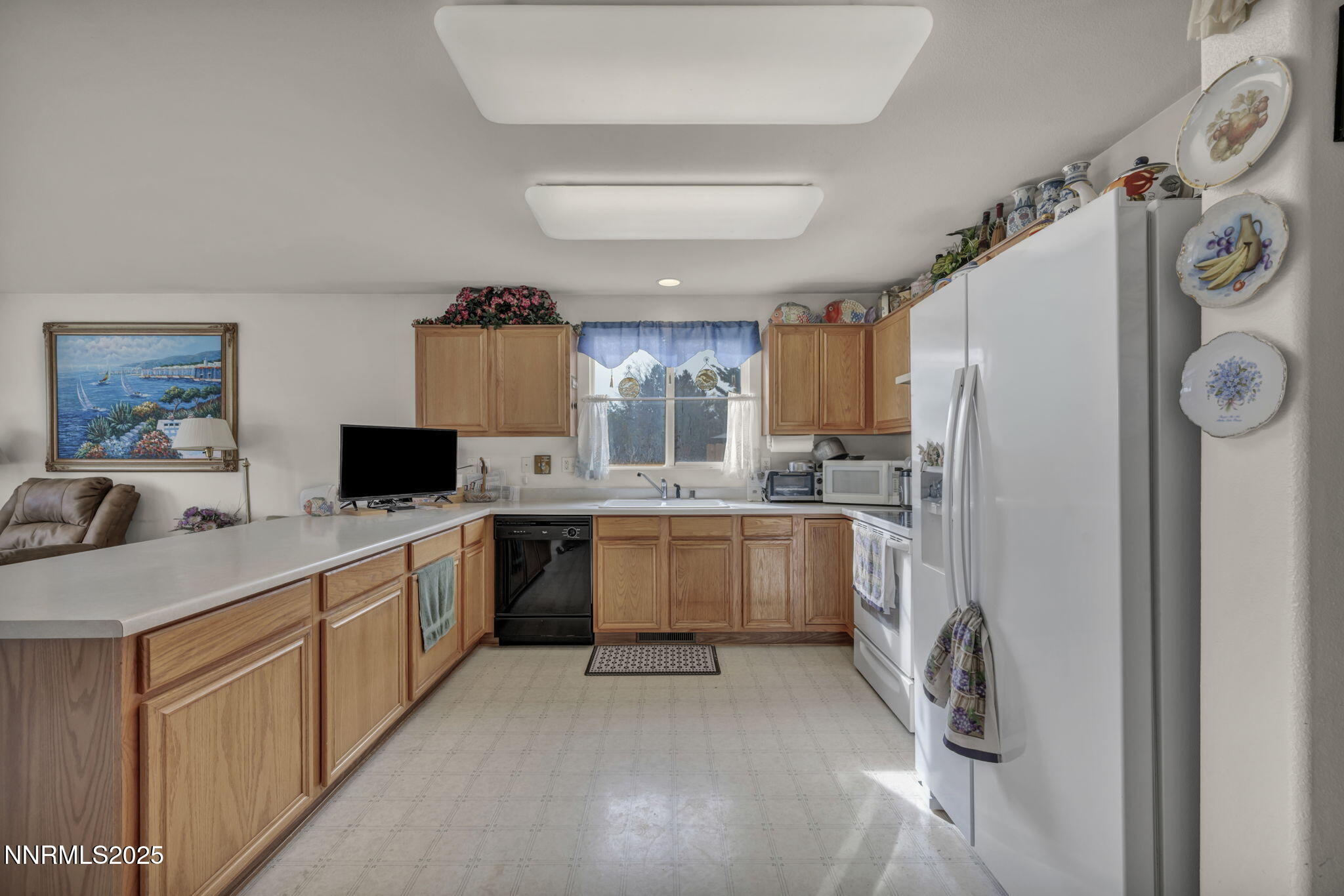 25-web-or-mls-2900-crown-canyon-ct