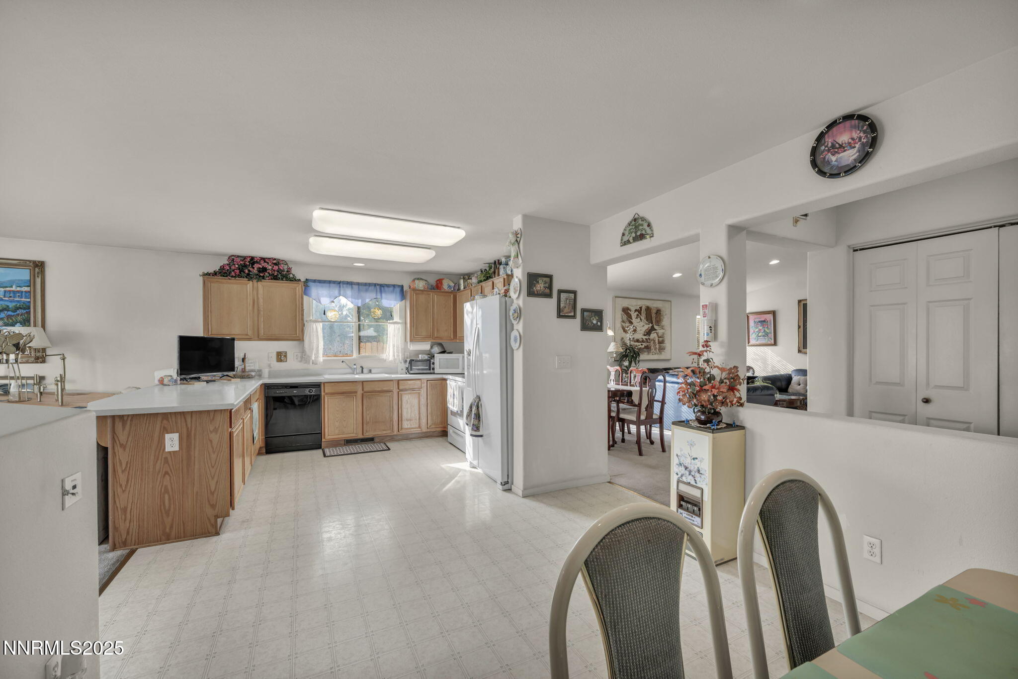 30-web-or-mls-2900-crown-canyon-ct