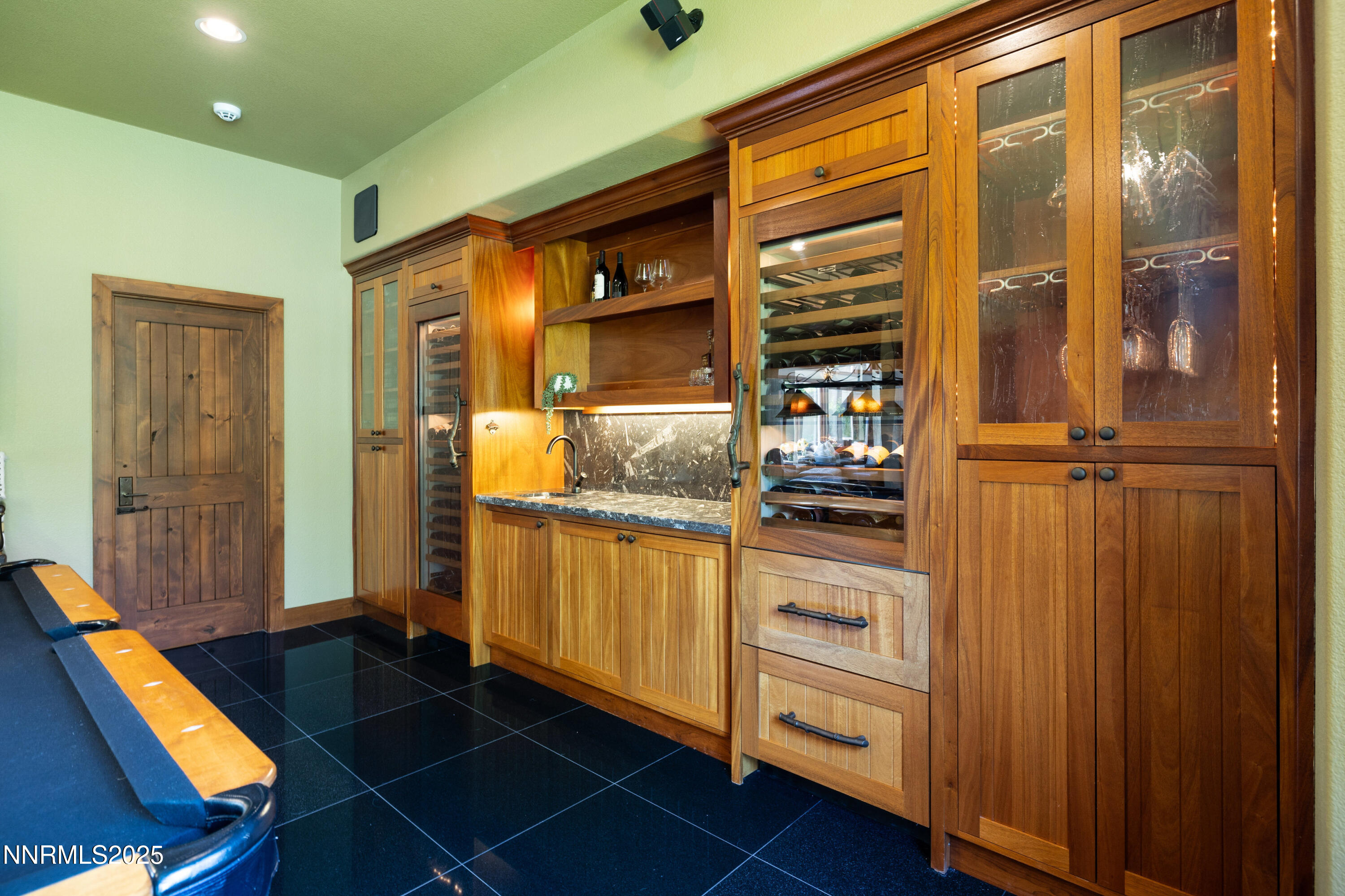 025_18-print-102_w_willis-19_44