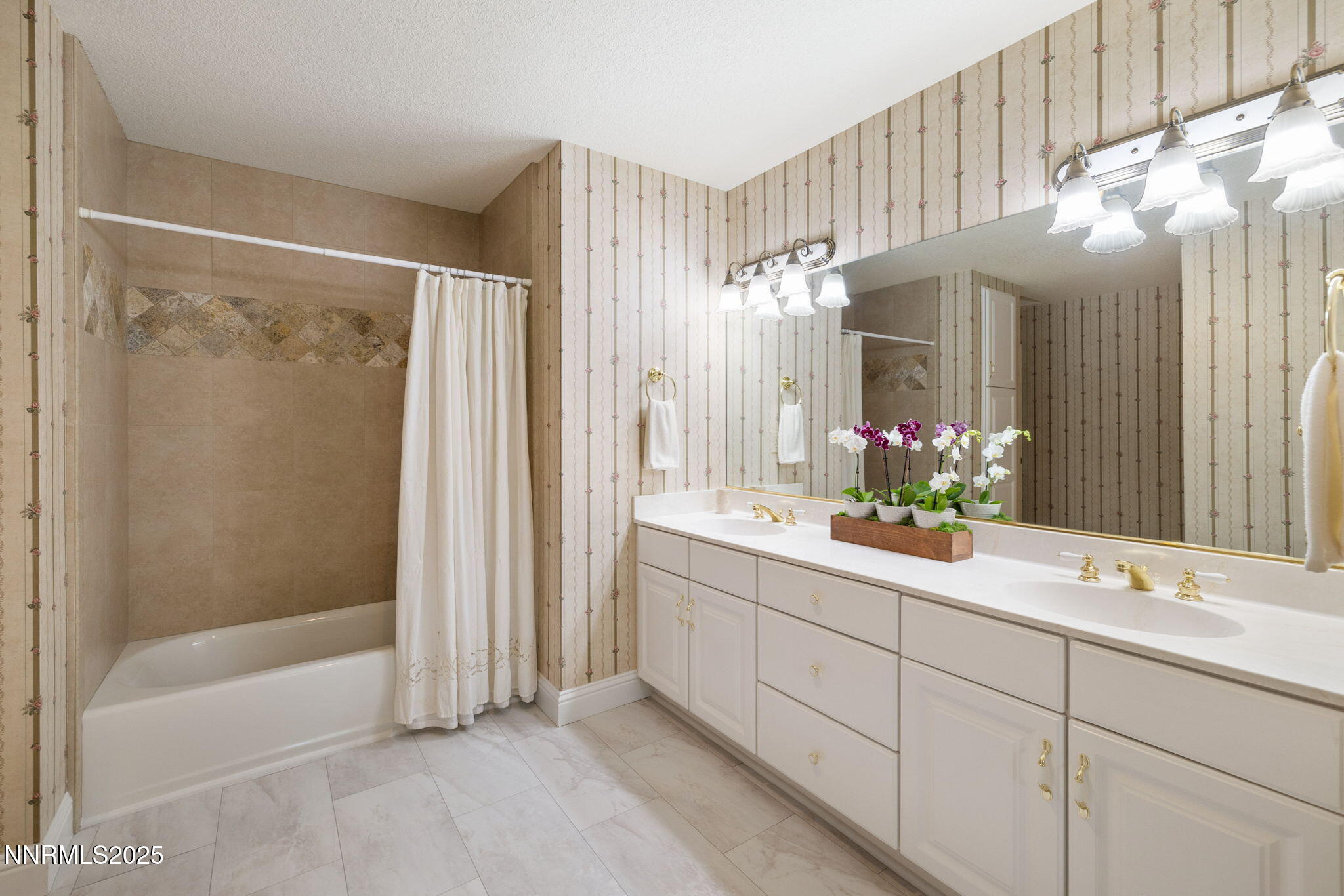 39-web-or-mls-2545 Genoa Aspen-40