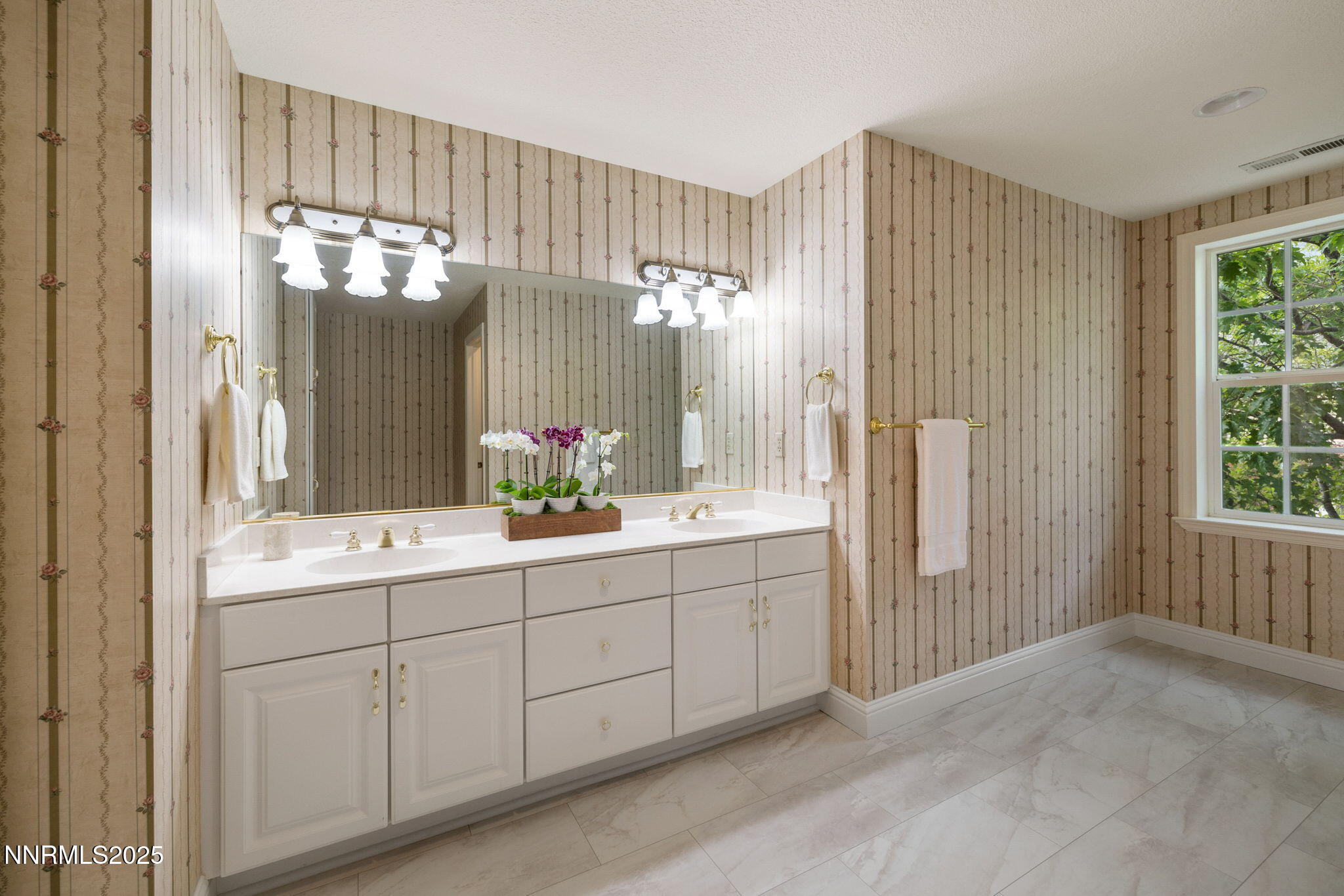 38-web-or-mls-2545 Genoa Aspen-39