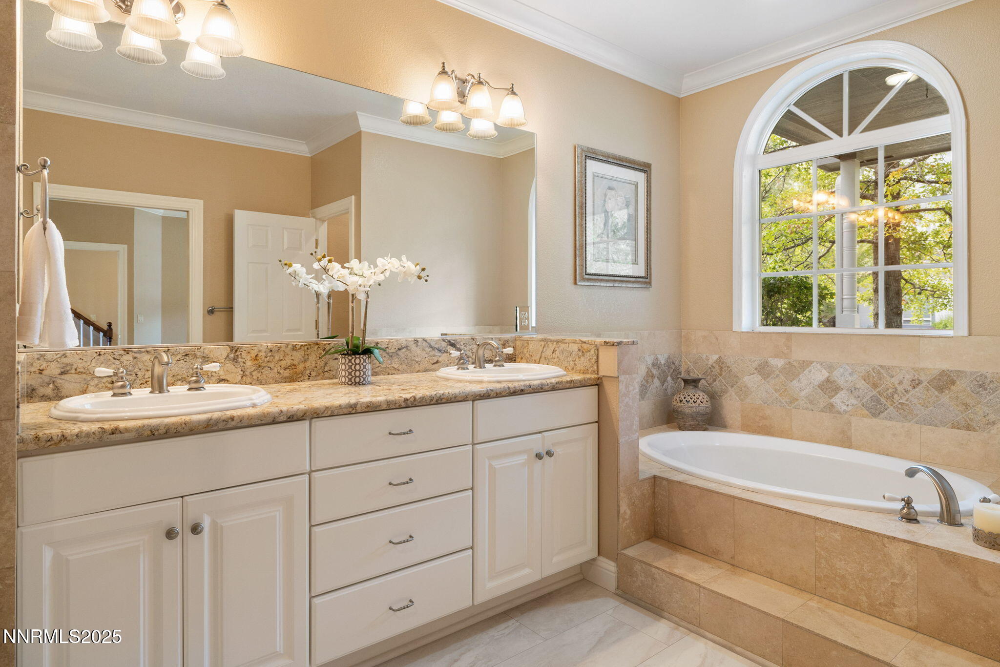 18-web-or-mls-2545 Genoa Aspen-19