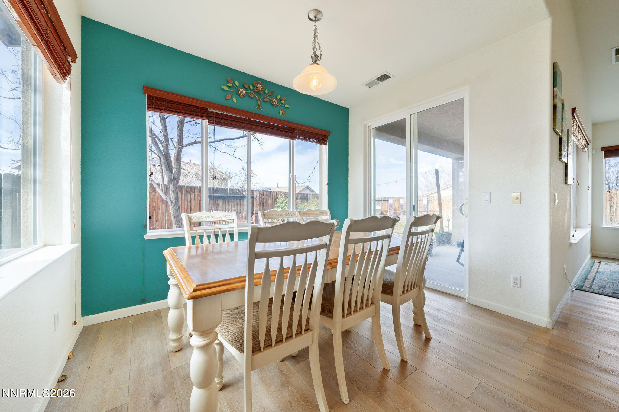 16-web-or-mls-1722 Blue Oak-17