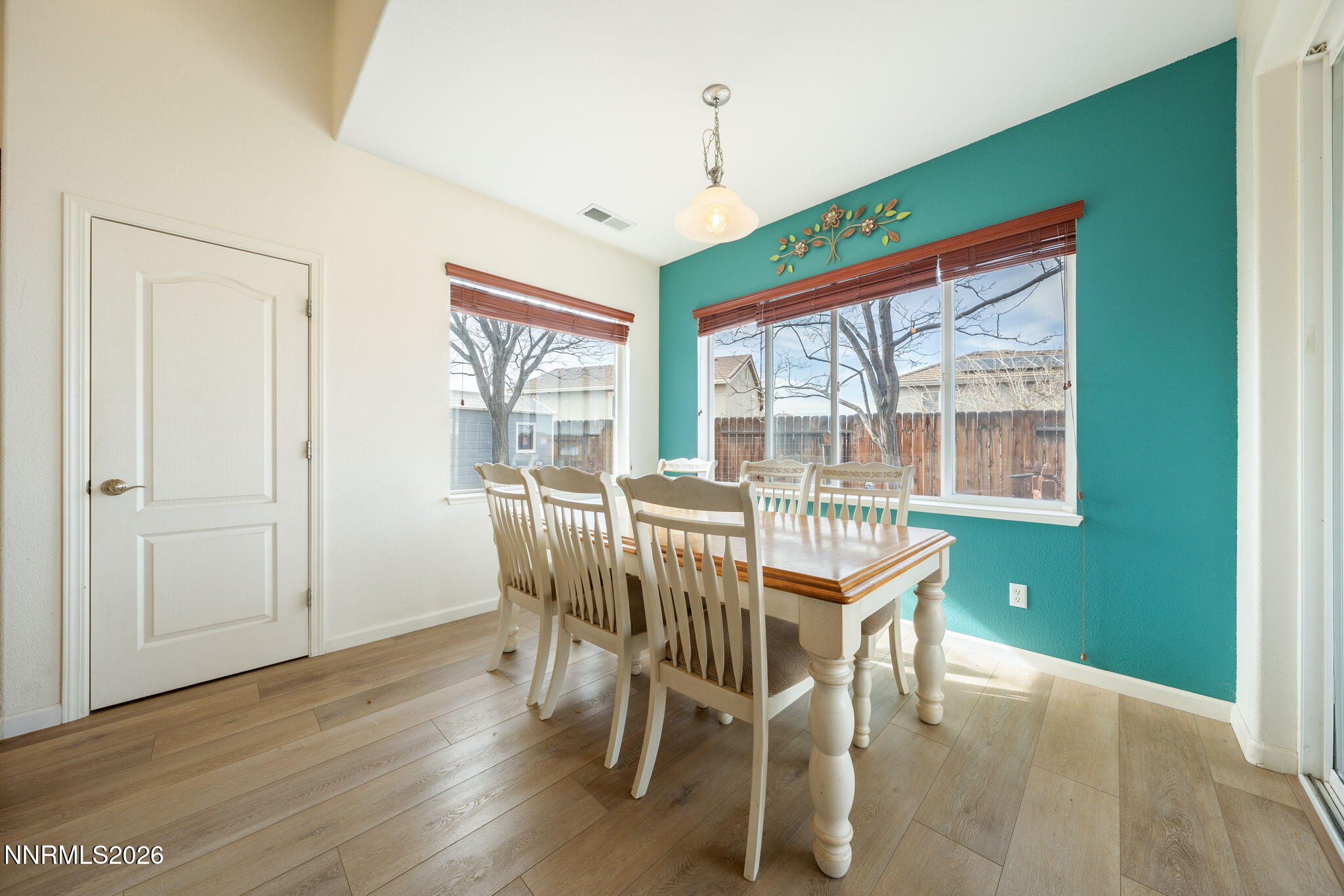 15-web-or-mls-1722 Blue Oak-16