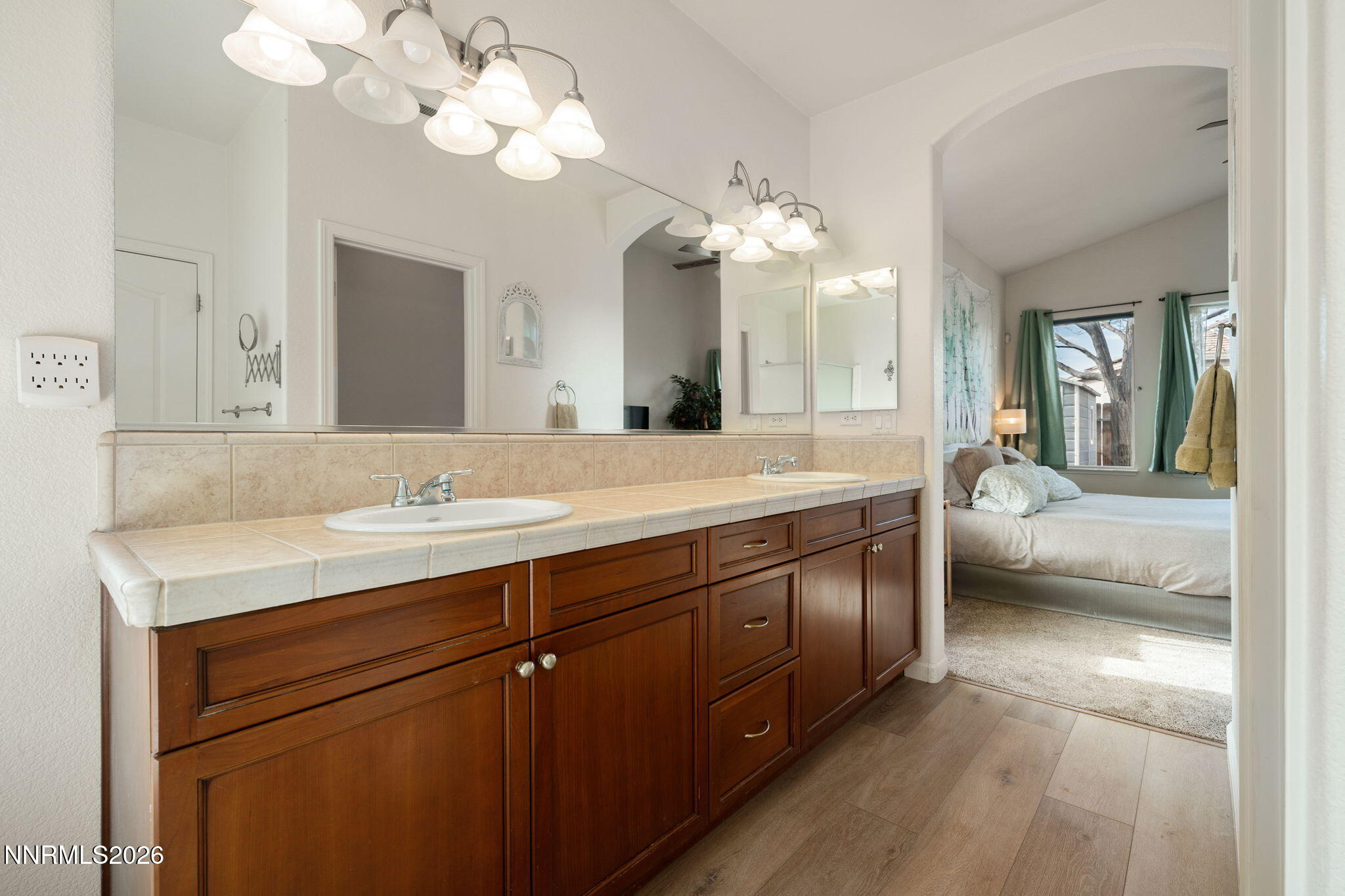 29-web-or-mls-1722 Blue Oak-30