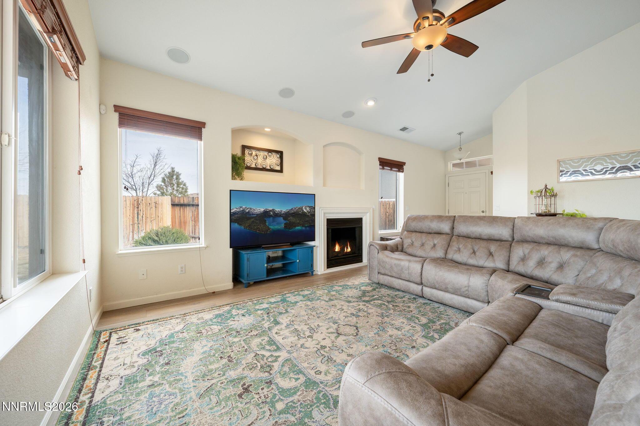 6-web-or-mls-1722 Blue Oak-7