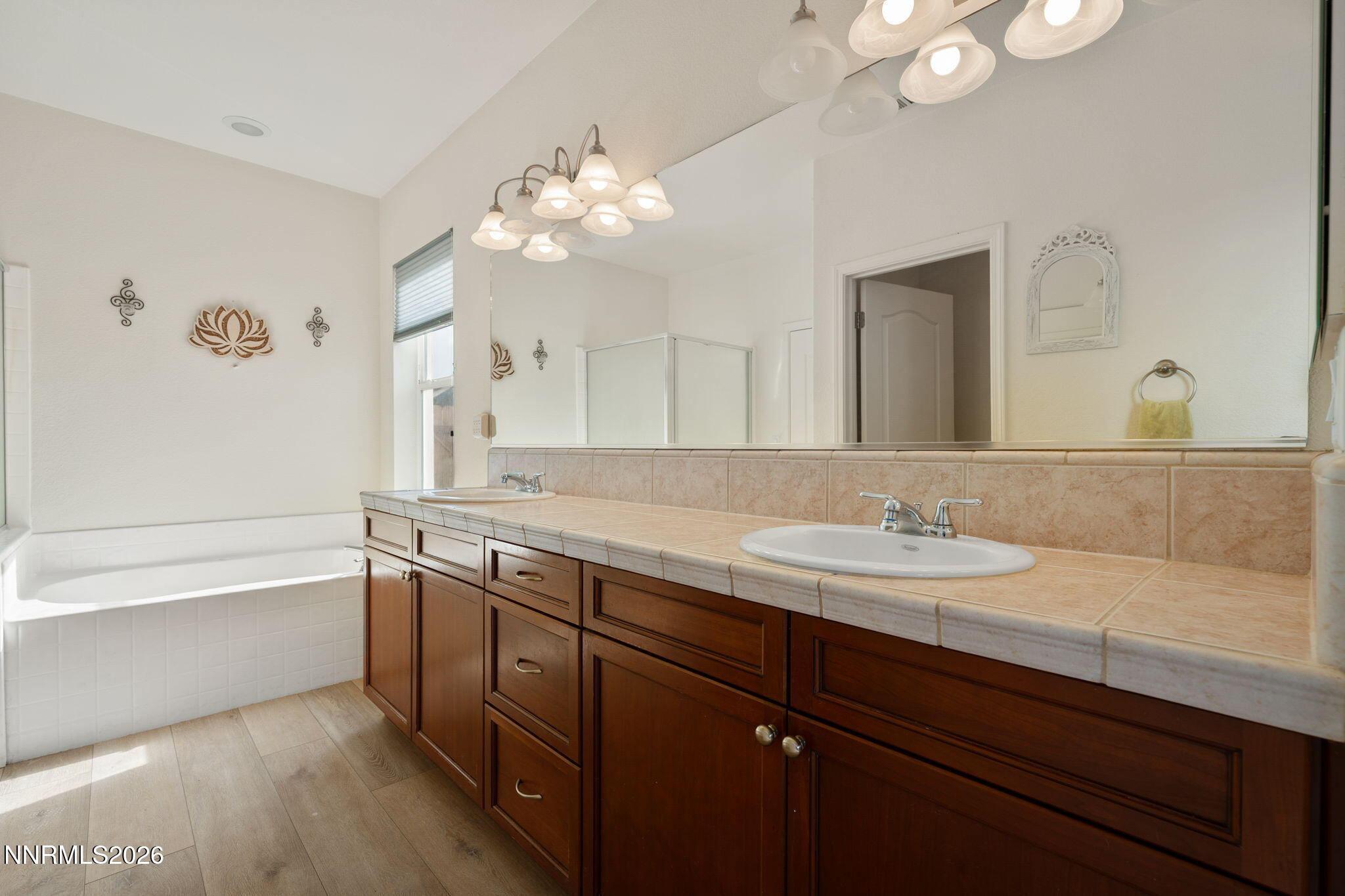 27-web-or-mls-1722 Blue Oak-28