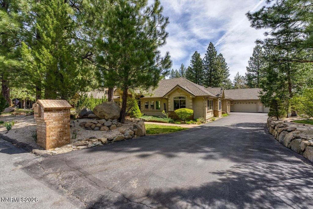 Photo of 16470 Snow Flower Drive, Reno, NV 89511 (MLS # 260005078)